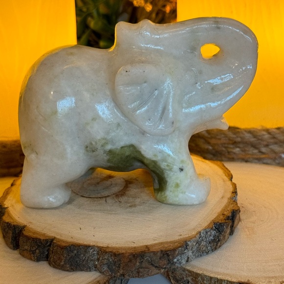 Jade Elephant - Picture 8 of 10